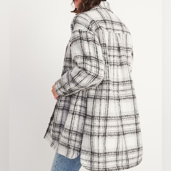 Old Navy fuzzy grey plaid shacket - Picture 2 of 4